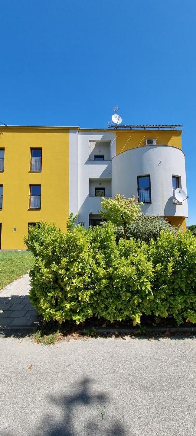 Oaza Klara Apartment Karlovac Exterior foto